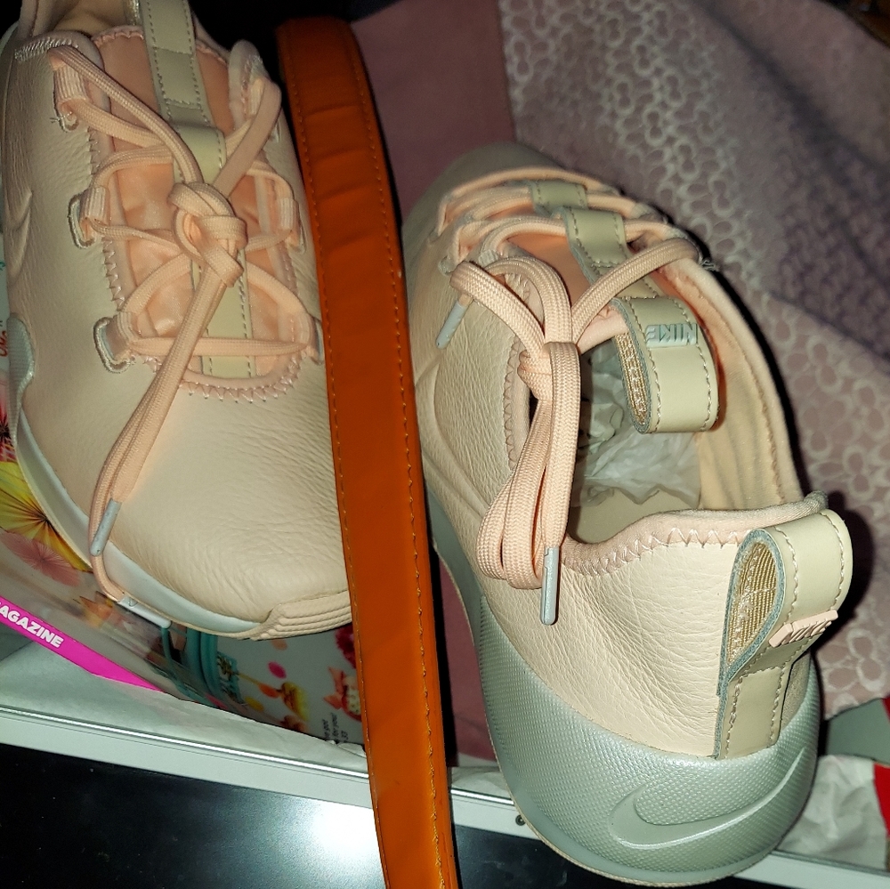 NIB Orange Nike Women's Ashin size 8.5 Brand New in Box - Picture 9 of 12